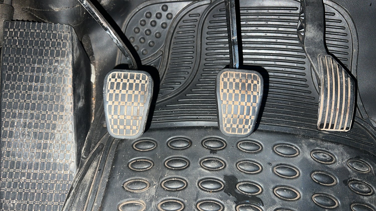 Used 2021 Tata Punch Accomplished Dazzle Pack MT Petrol Manual interior PEDALS VIEW