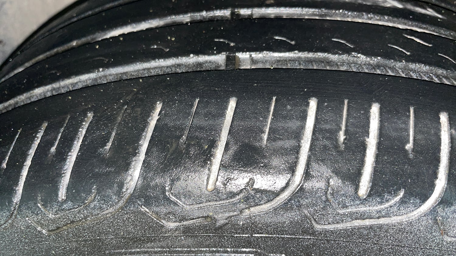 Used 2016 Volkswagen Polo Comfortline 1.2L (P) Petrol Manual tyres LEFT FRONT TYRE TREAD VIEW