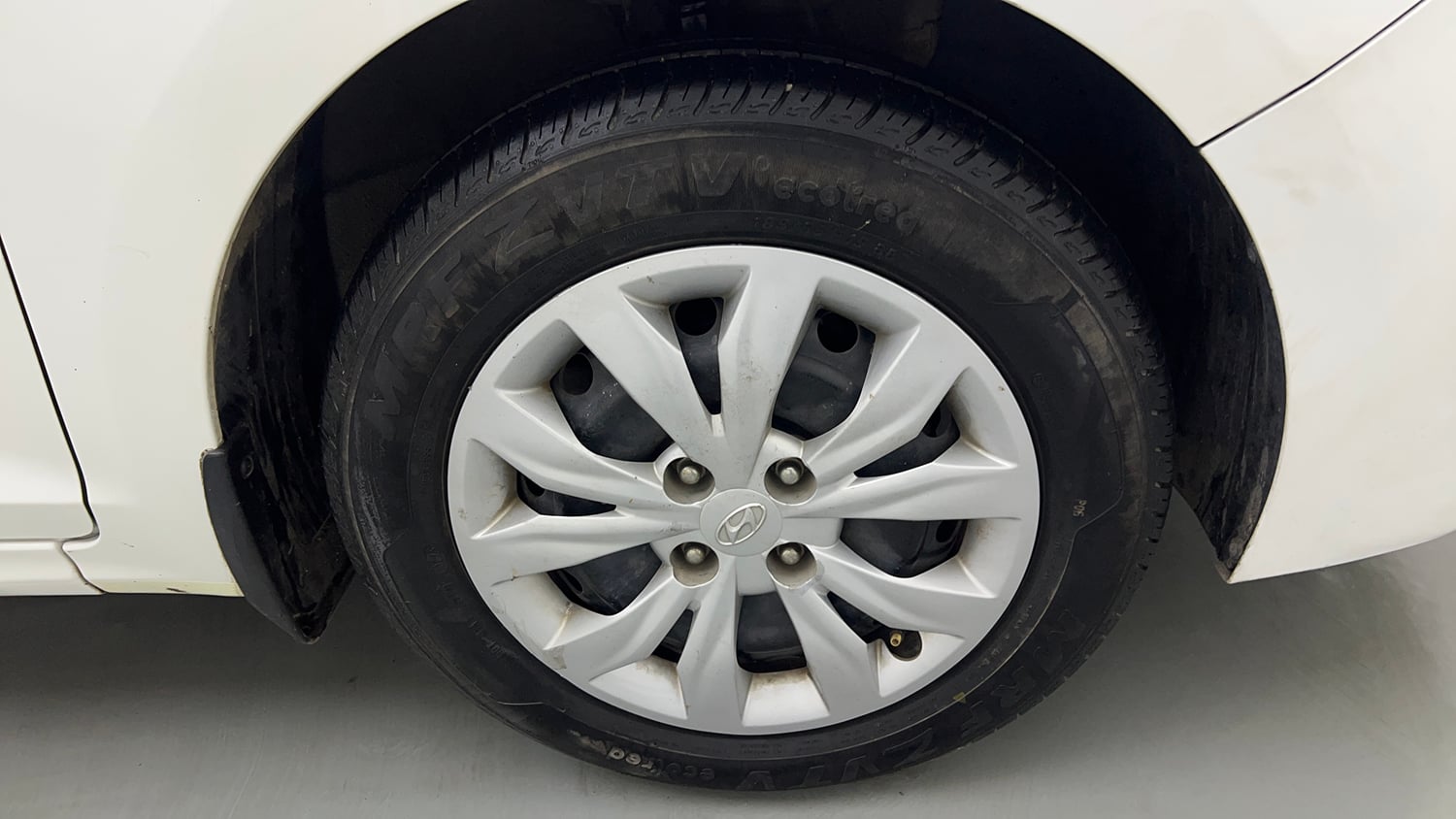 Used 2019 Hyundai Verna EX 1.4 VTVT Petrol Manual tyres RIGHT FRONT TYRE RIM VIEW