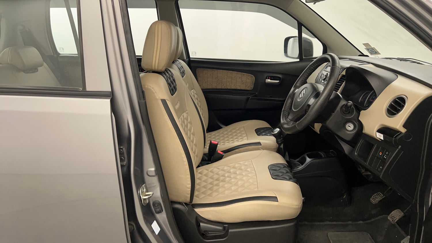 Used 2018 Maruti Suzuki Wagon R VXI Petrol Manual interior RIGHT SIDE FRONT DOOR CABIN VIEW