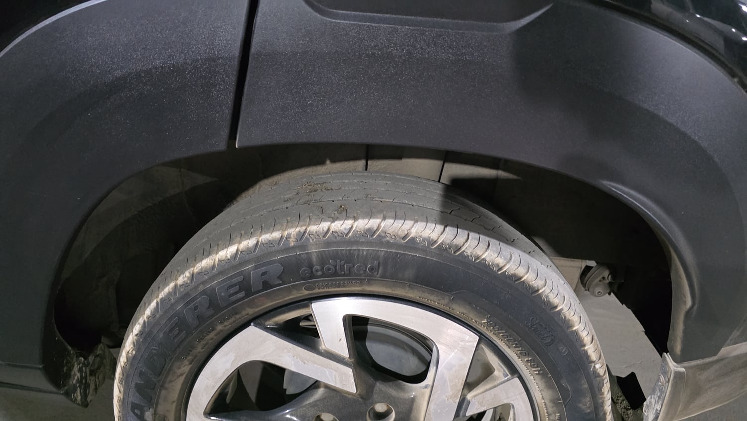 Used 2022 Nissan Magnite XV Premium Turbo CVT Petrol Automatic tyres LEFT REAR TYRE TREAD VIEW