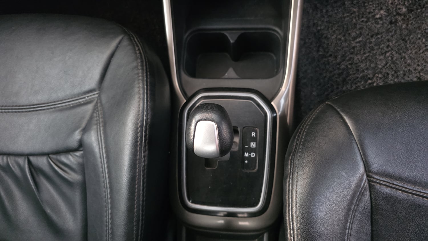 Used 2019 Maruti Suzuki Ignis Alpha 1.2 AMT Petrol Automatic interior GEAR  KNOB VIEW