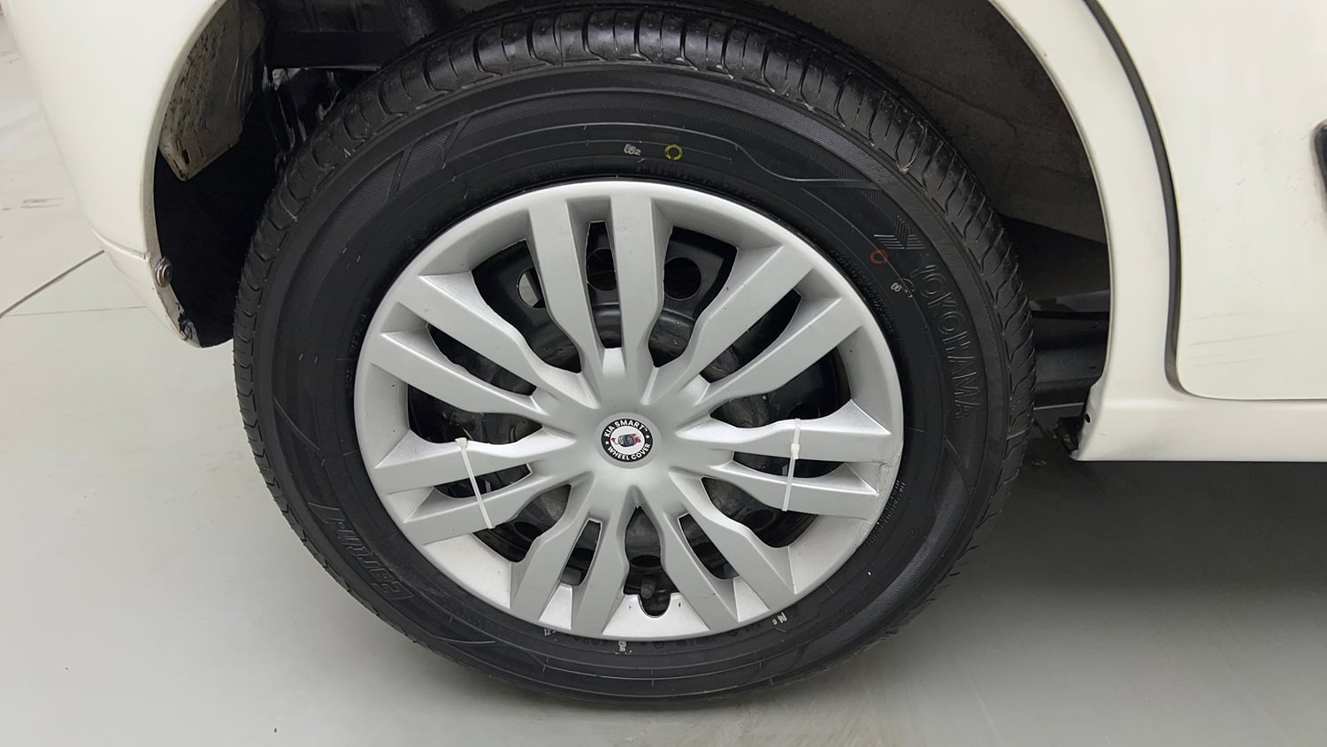 Used 2016 Maruti Suzuki Wagon R 1.0 VXI AMT Petrol Automatic tyres RIGHT REAR TYRE RIM VIEW