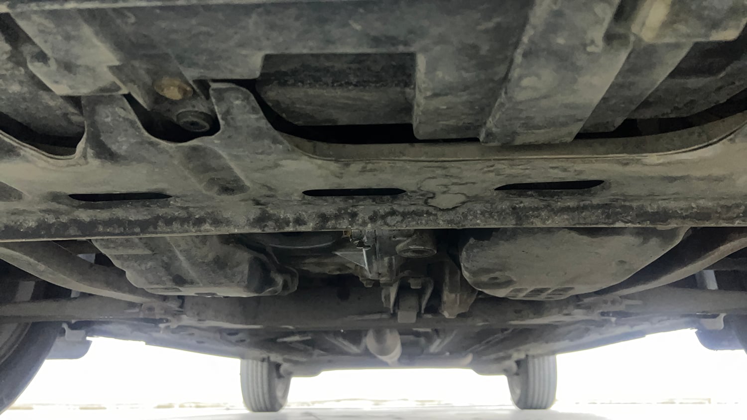 Used 2021 Nissan Magnite XV Turbo CVT Petrol Automatic extra FRONT LEFT UNDERBODY VIEW