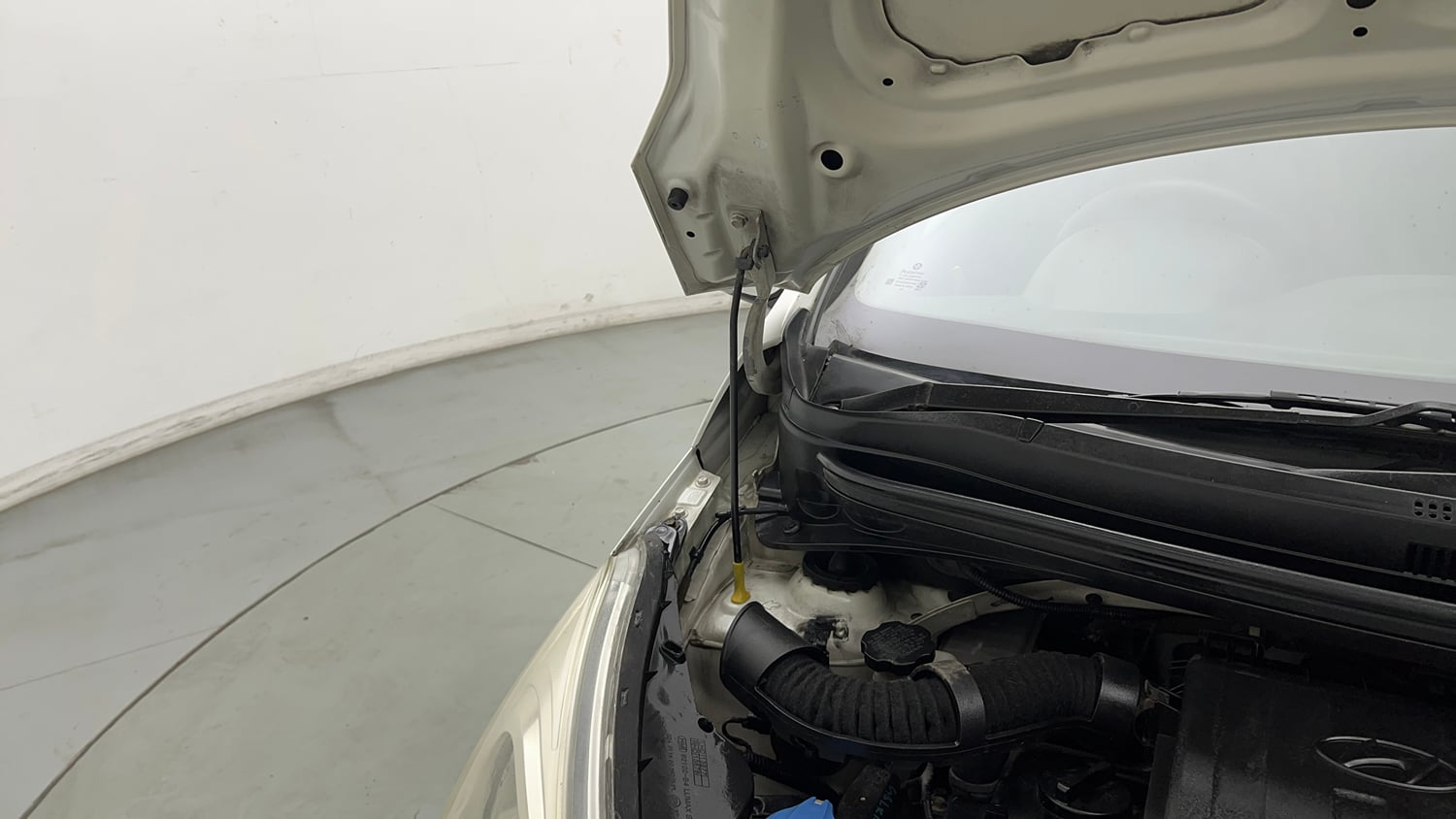Used 2014 Hyundai Grand i10 Sportz AT 1.2 Kappa VTVT Petrol Automatic engine ENGINE RIGHT SIDE HINGE & APRON VIEW