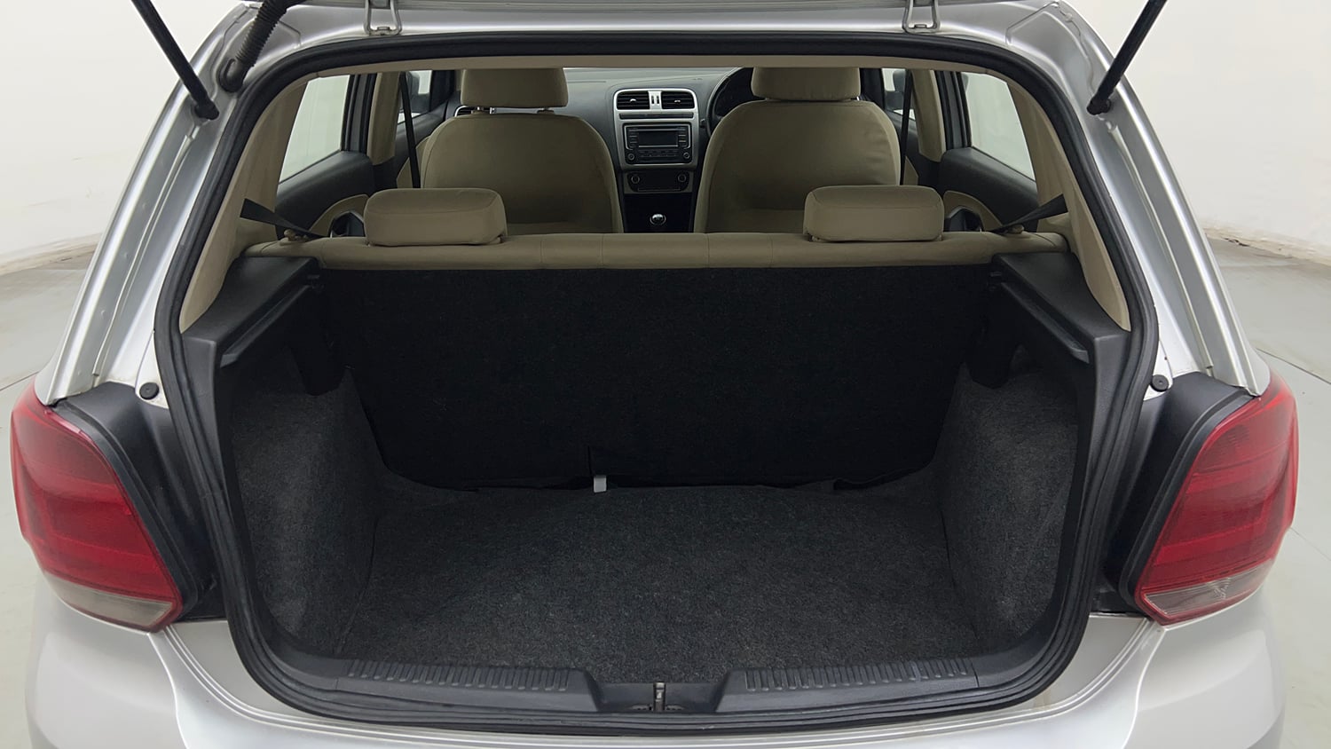 Used 2014 Volkswagen Polo Highline1.2L (P) Petrol Manual interior DICKY INSIDE VIEW