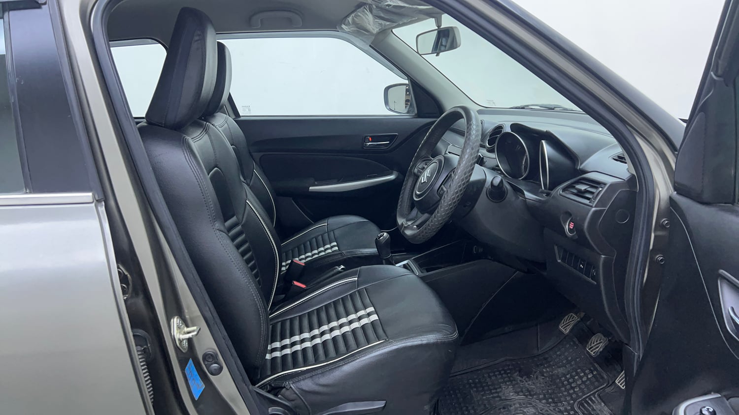 Used 2018 Maruti Suzuki Swift ZXi Plus Petrol Manual interior RIGHT SIDE FRONT DOOR CABIN VIEW