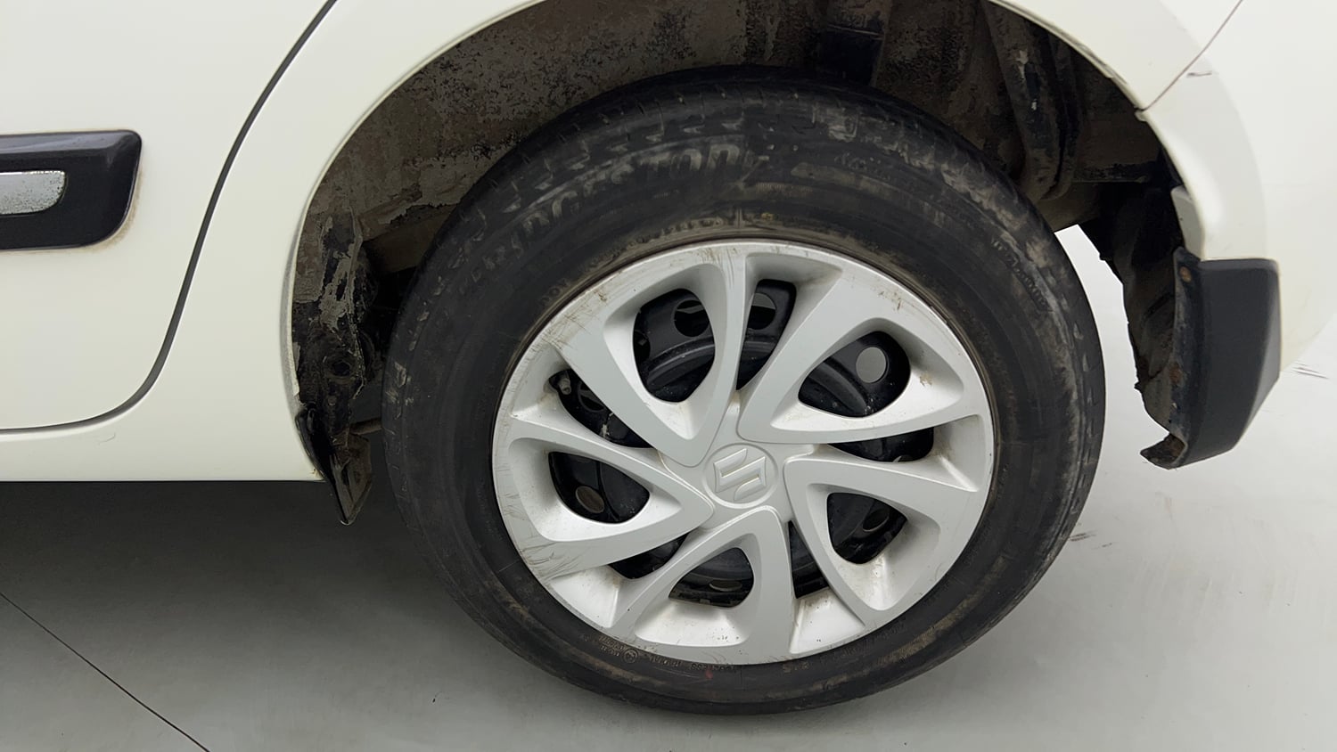 Used 2022 Maruti Suzuki Celerio VXi Petrol Manual tyres LEFT REAR TYRE RIM VIEW