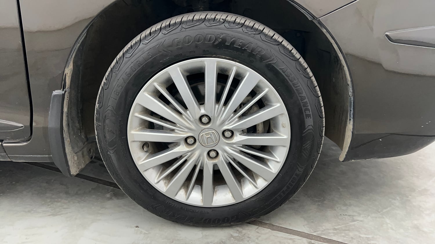 Used 2022 Honda City V Petrol Petrol Manual tyres RIGHT FRONT TYRE RIM VIEW