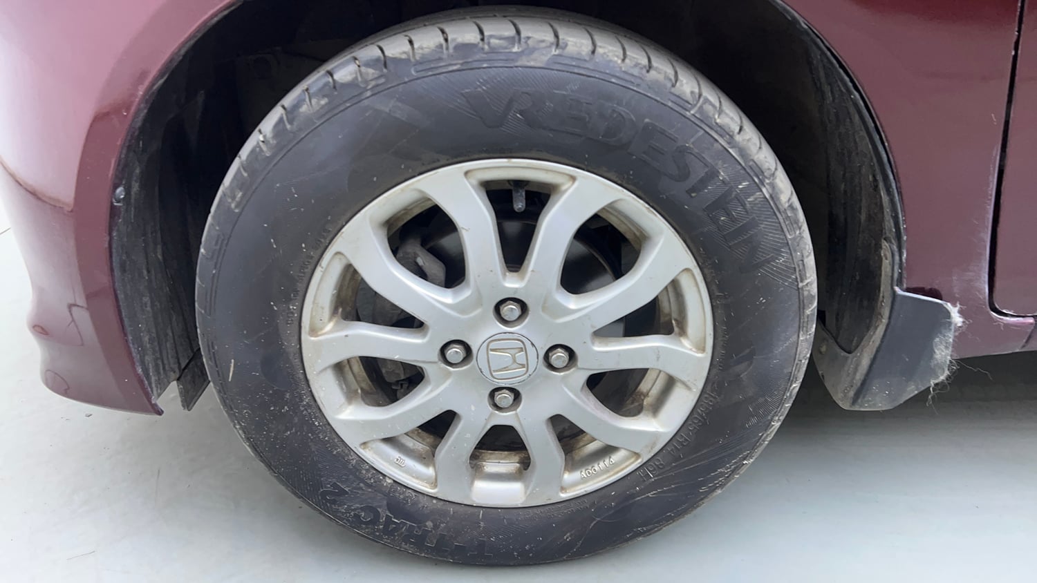 Used 2013 Honda Amaze 1.2 VX i-VTEC Petrol Manual tyres LEFT FRONT TYRE RIM VIEW