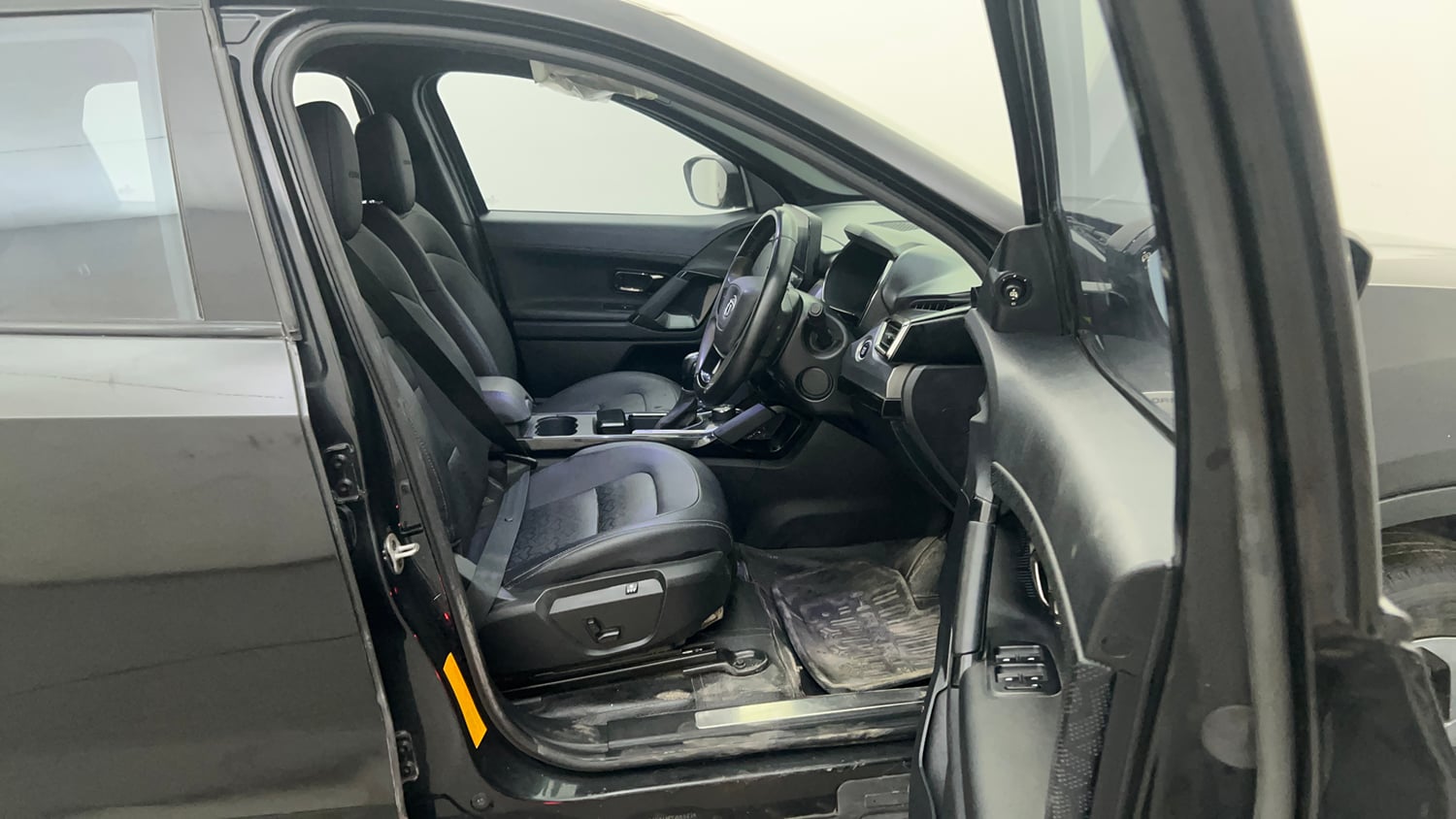 Used 2022 Tata Harrier XZA Plus Dark Edition Diesel Automatic interior RIGHT SIDE FRONT DOOR CABIN VIEW