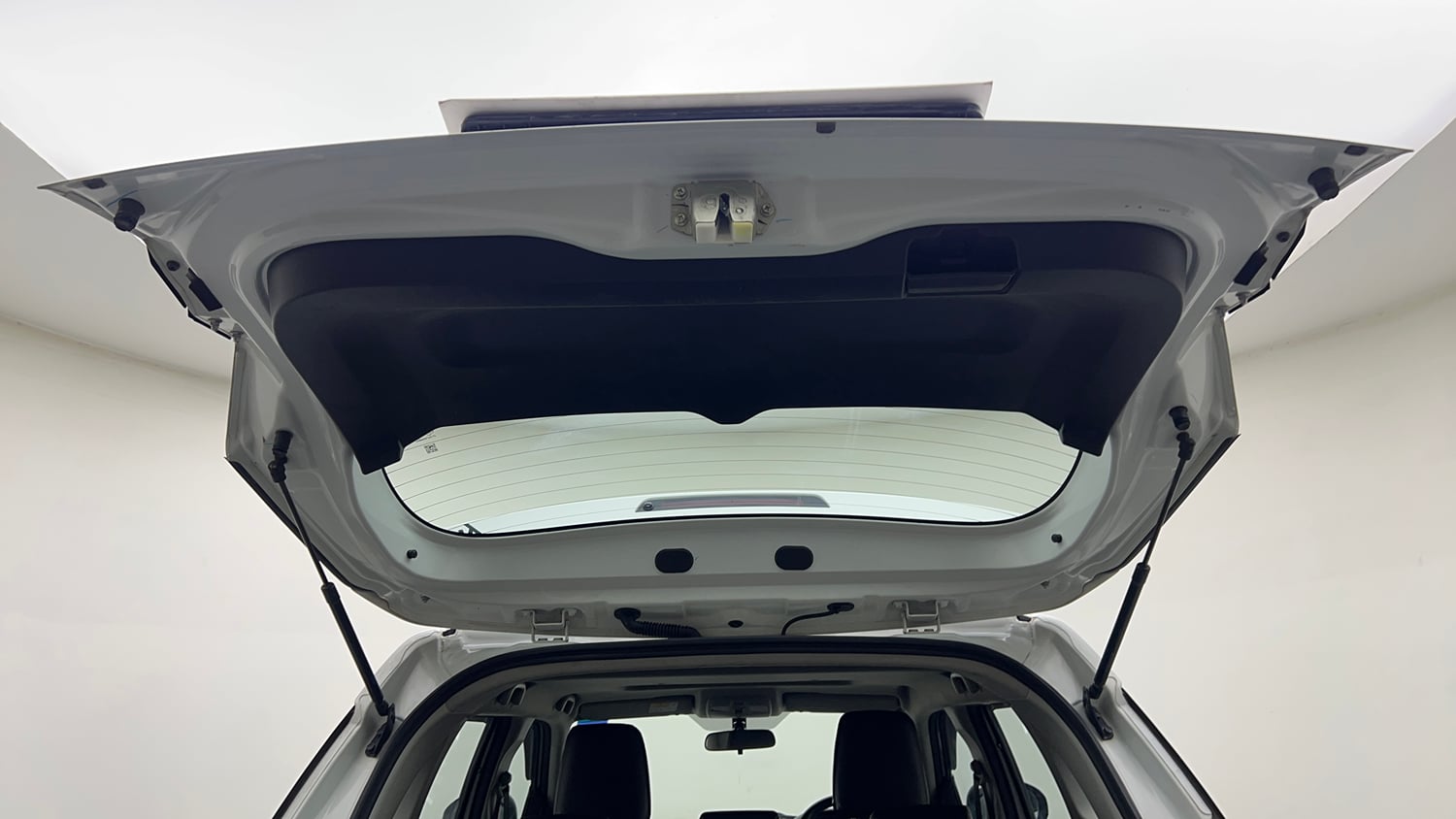 Used 2022 Maruti Suzuki Brezza ZXi Petrol Manual interior DICKY DOOR OPEN VIEW