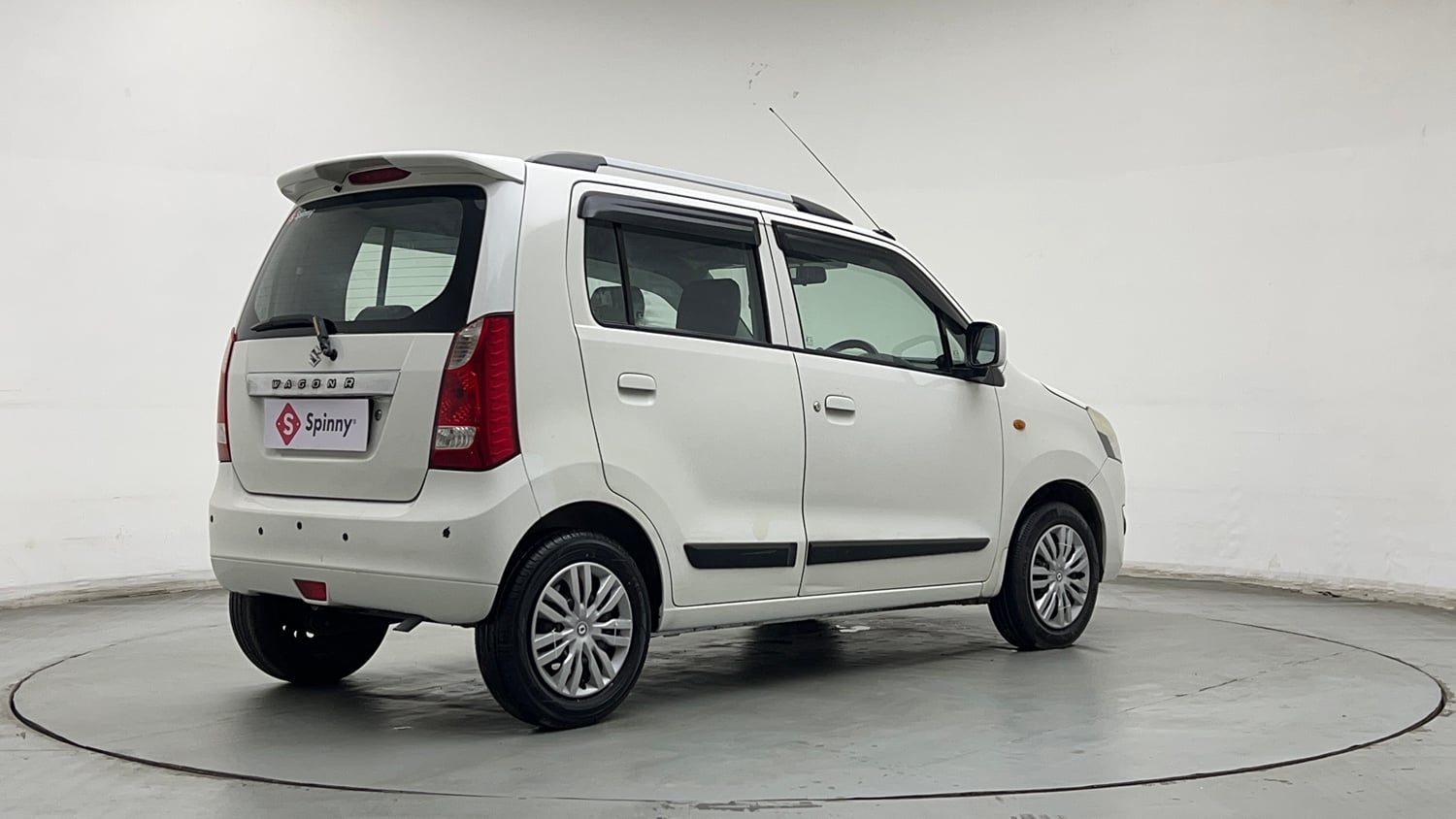 Used 2016 Maruti Suzuki Wagon R 1.0 VXI AMT Petrol Automatic exterior RIGHT REAR CORNER VIEW