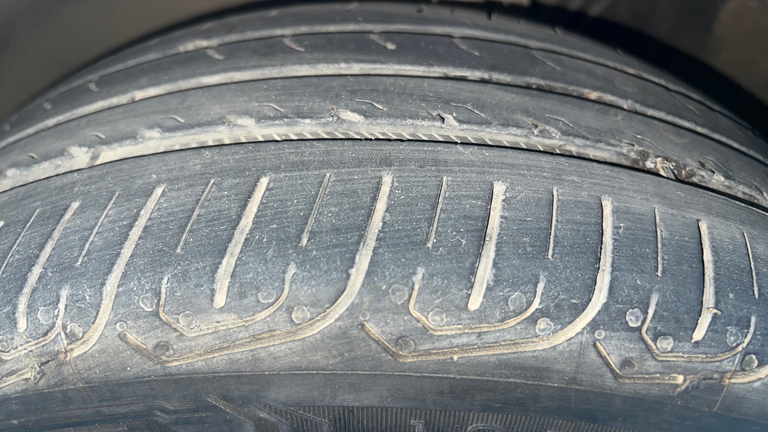 Used 2014 Skoda Rapid 1.6 MPI Elegance Petrol Manual tyres LEFT FRONT TYRE TREAD VIEW