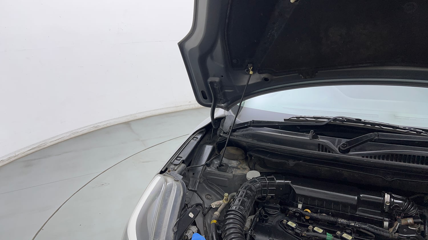 Used 2019 Maruti Suzuki Baleno Alpha Automatic Petrol Automatic engine ENGINE RIGHT SIDE HINGE & APRON VIEW