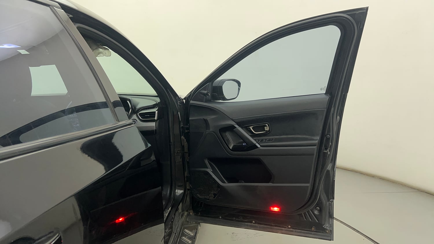 Used 2022 Tata Harrier XZA Plus Dark Edition Diesel Automatic interior RIGHT FRONT DOOR OPEN VIEW