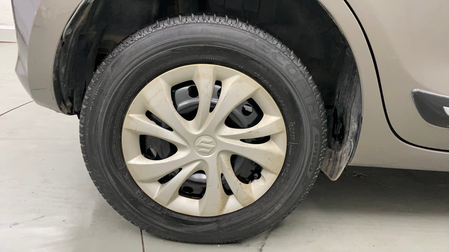 Used 2020 Maruti Suzuki Swift VXi Petrol Manual tyres RIGHT REAR TYRE RIM VIEW