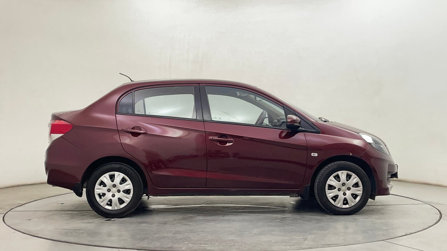 Used 2016 Honda Amaze 1.2 S AT i-VTEC Petrol Automatic exterior RIGHT SIDE VIEW