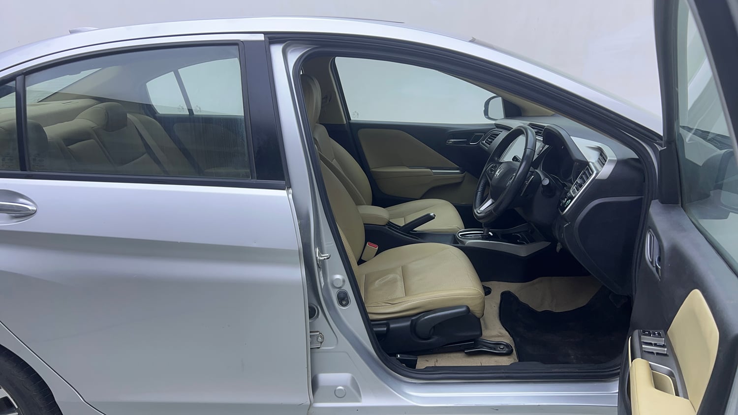 Used 2017 Honda City VX CVT Petrol Petrol Automatic interior RIGHT SIDE FRONT DOOR CABIN VIEW