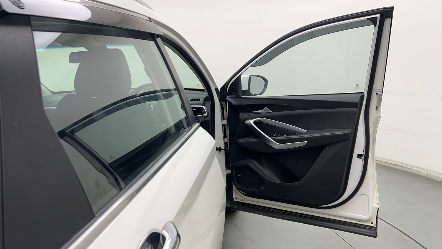 Used 2019 MG Motors Hector Sharp 1.5 DCT Petrol Petrol Automatic interior RIGHT FRONT DOOR OPEN VIEW