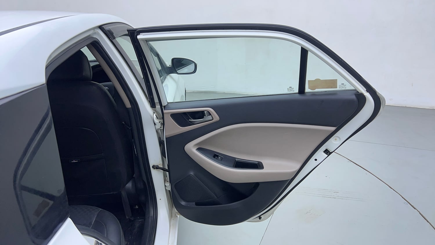 Used 2017 Hyundai Elite i20 Asta 1.2 (O) Petrol Manual interior RIGHT REAR DOOR OPEN VIEW