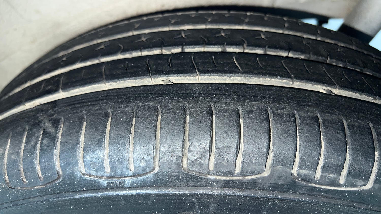 Used 2016 Maruti Suzuki Wagon R 1.0 VXI AMT Petrol Automatic tyres LEFT REAR TYRE TREAD VIEW