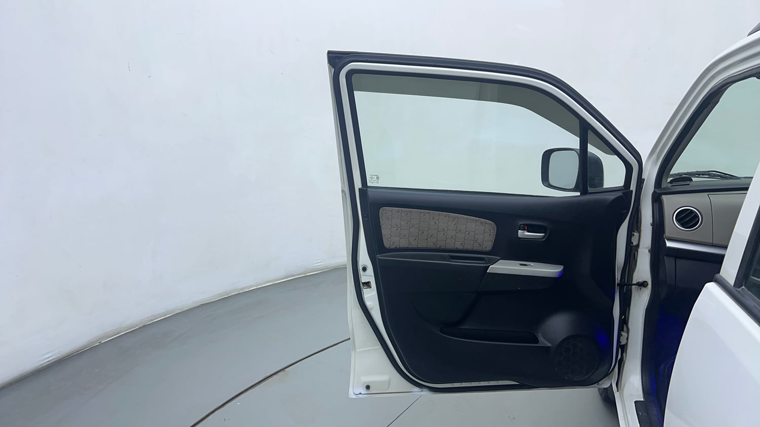 Used 2014 Maruti Suzuki Wagon R VXI Petrol Manual interior LEFT FRONT DOOR OPEN VIEW