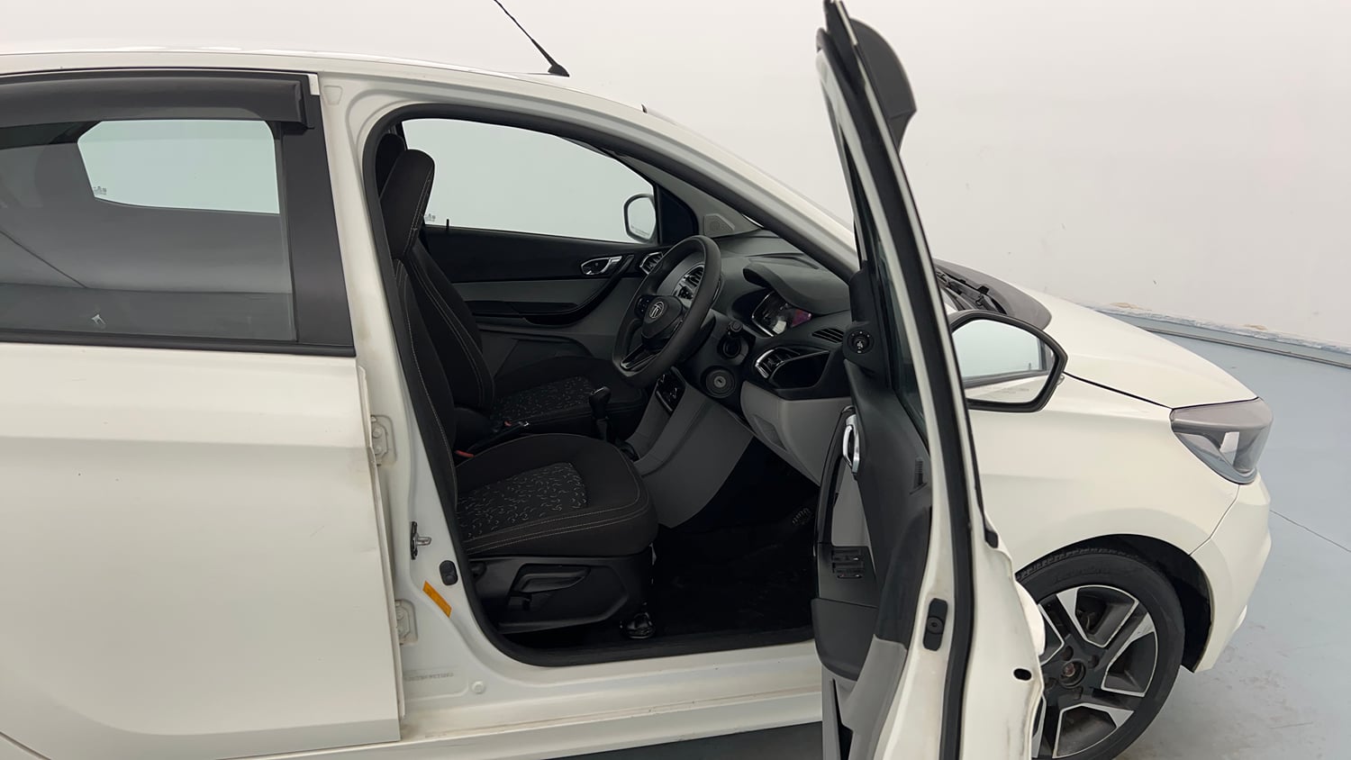 Used 2020 Tata Tiago XZ Plus Petrol Manual interior RIGHT SIDE FRONT DOOR CABIN VIEW