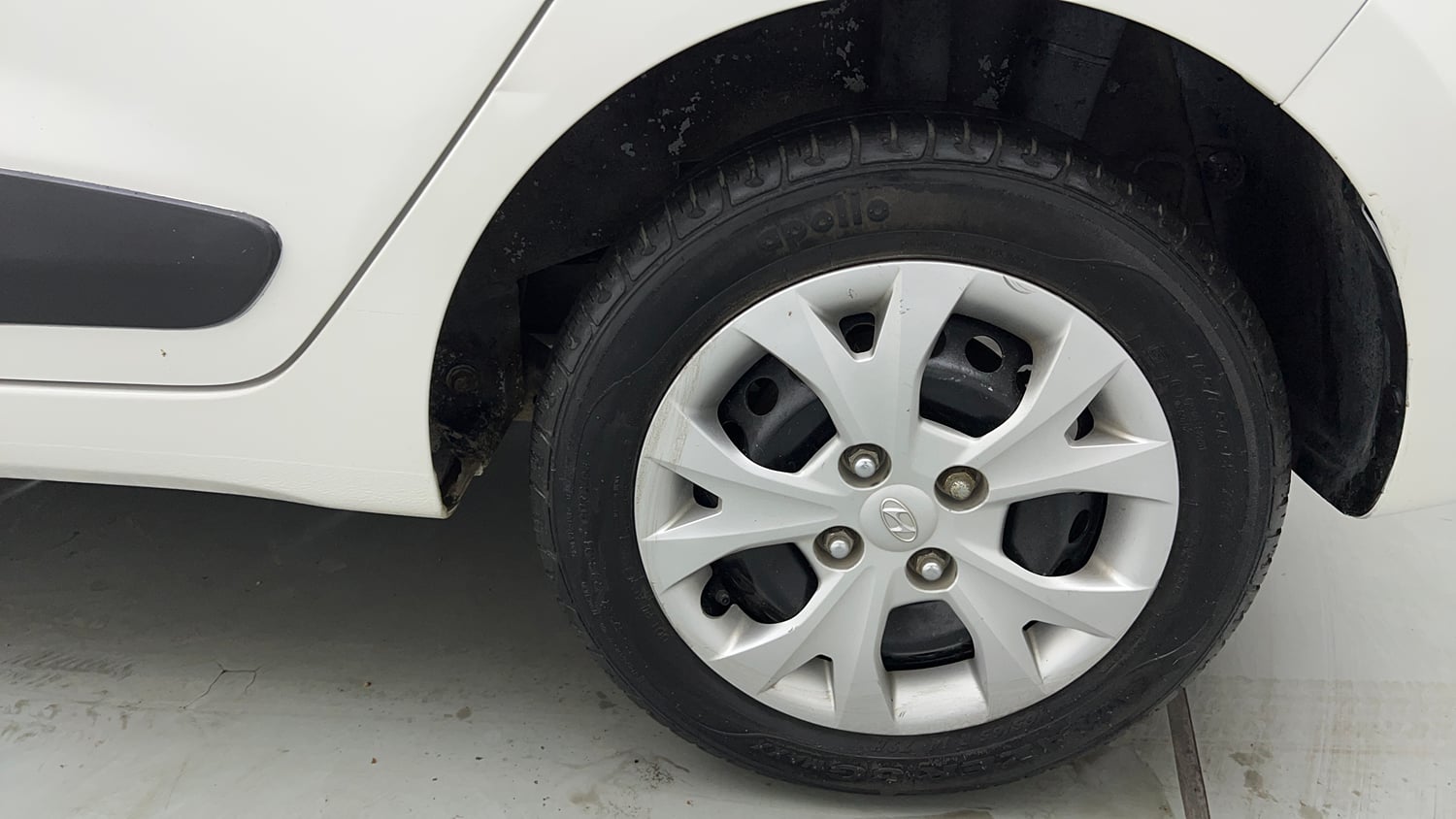 Used 2014 Hyundai Grand i10 Sportz AT 1.2 Kappa VTVT Petrol Automatic tyres LEFT REAR TYRE RIM VIEW