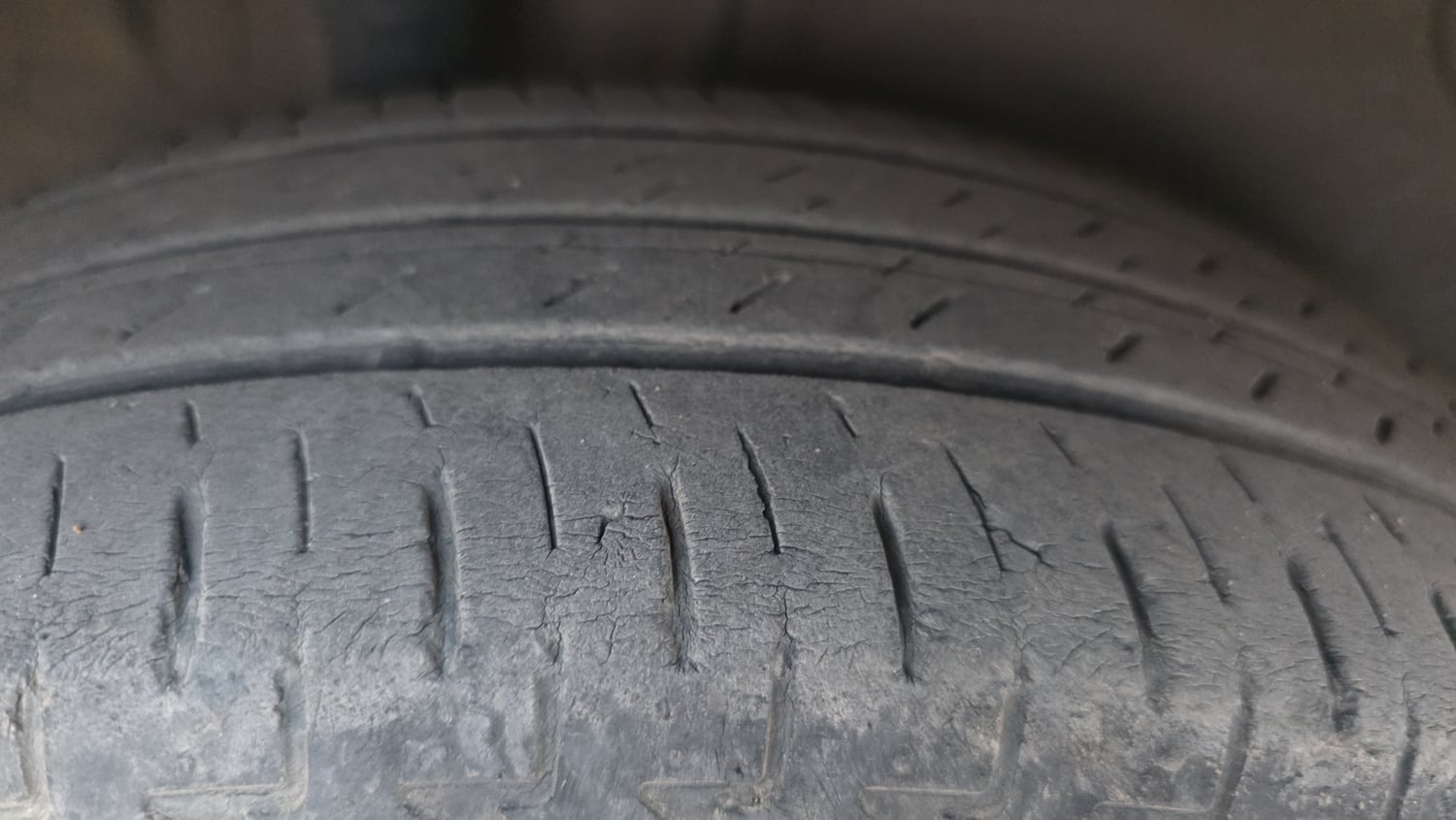 Used 2019 Maruti Suzuki Ignis Alpha 1.2 AMT Petrol Automatic tyres RIGHT REAR TYRE TREAD VIEW