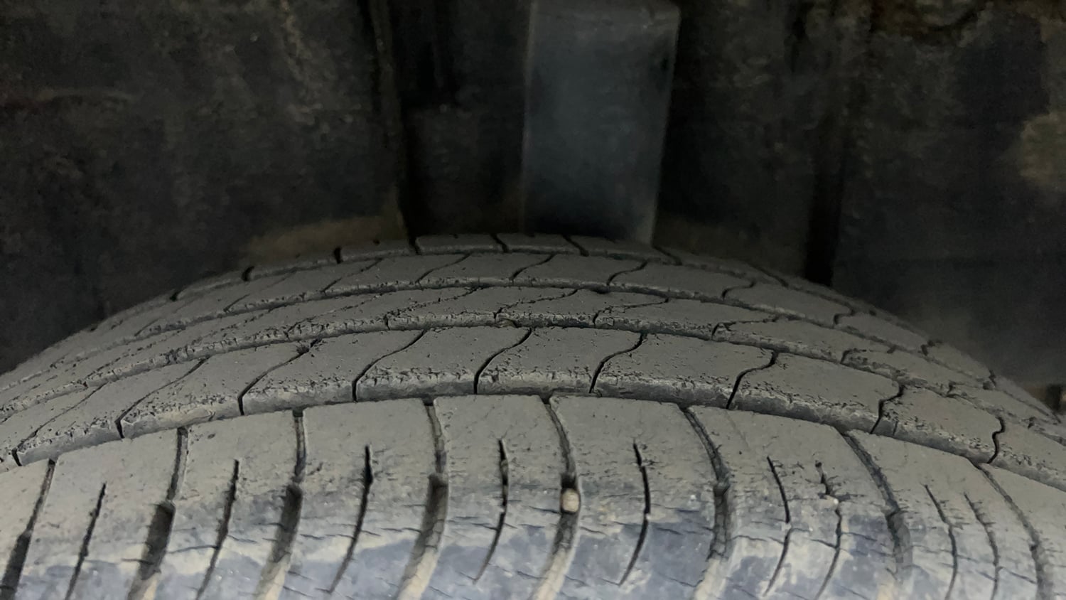 Used 2021 Nissan Magnite XV Turbo CVT Petrol Automatic tyres LEFT REAR TYRE TREAD VIEW