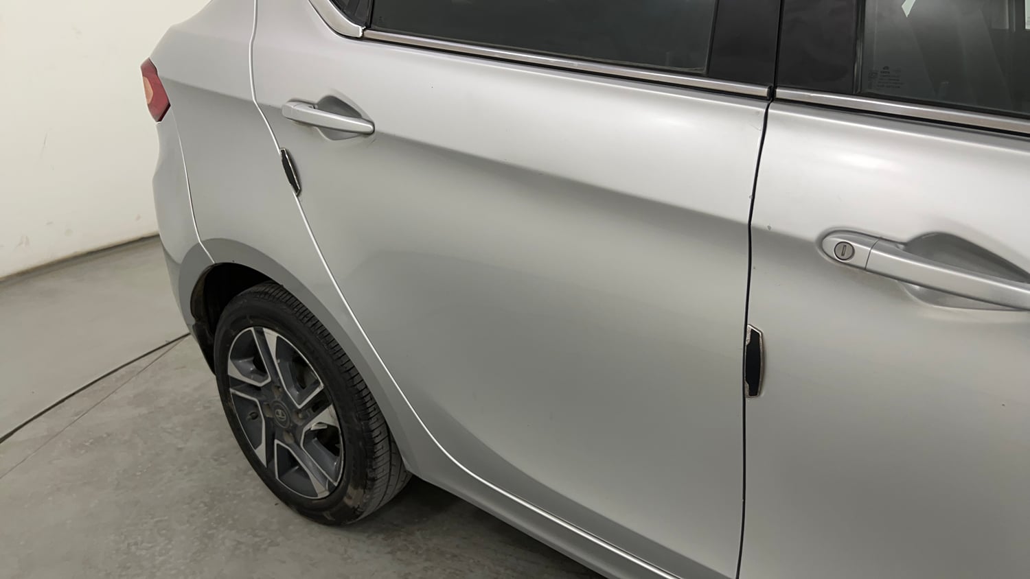 Used 2018 Tata Tigor Revotron XZ (O) Petrol Manual dents MINOR SCRATCH