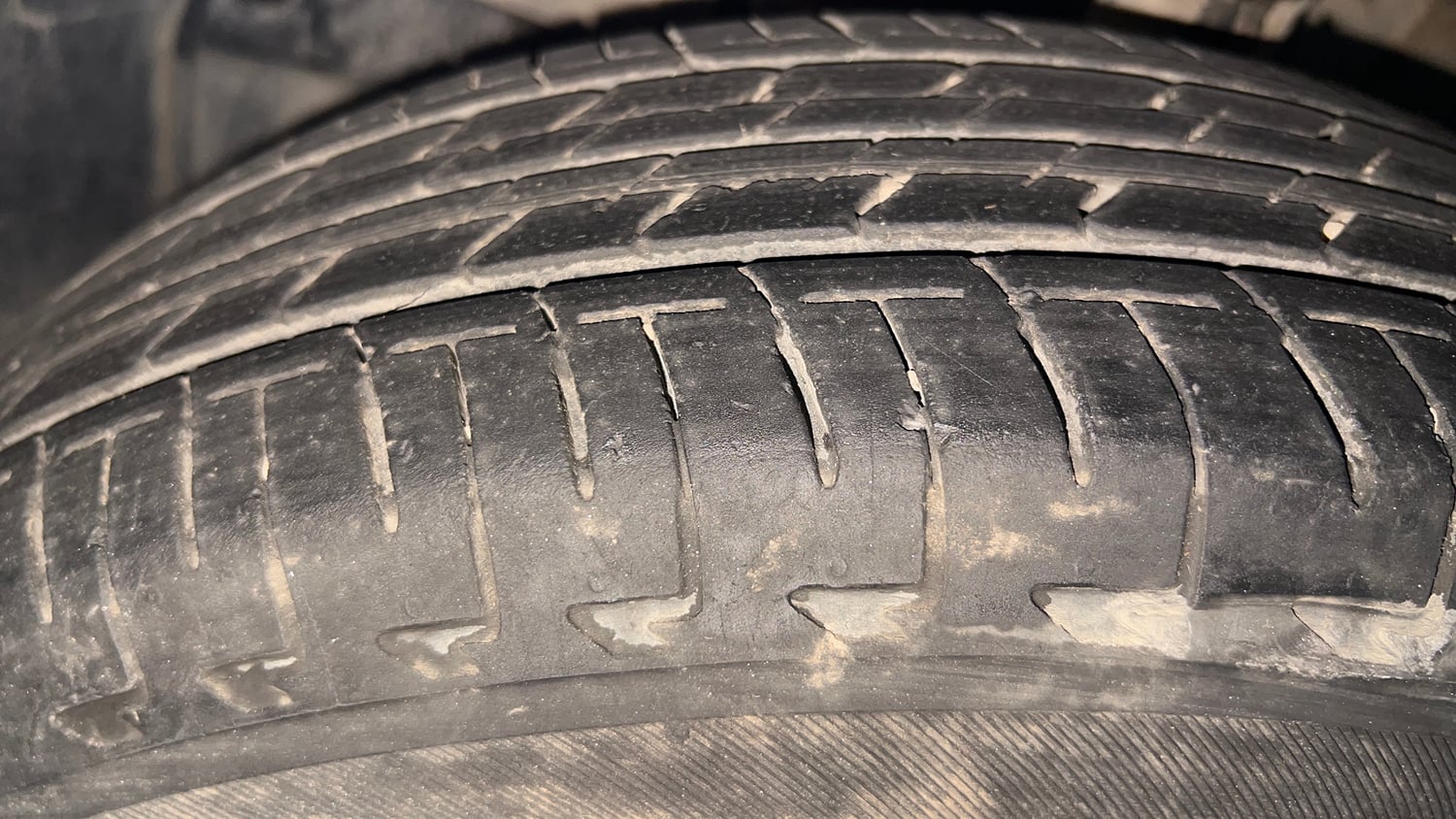 Used 2022 Maruti Suzuki Celerio VXi Petrol Manual tyres LEFT FRONT TYRE TREAD VIEW