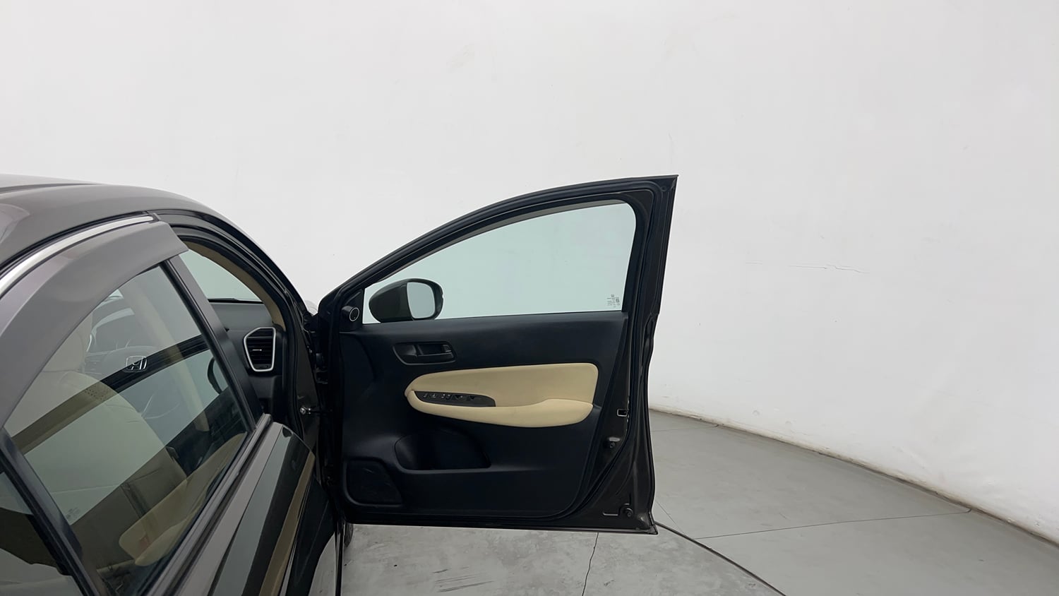 Used 2022 Honda City V Petrol Petrol Manual interior RIGHT FRONT DOOR OPEN VIEW