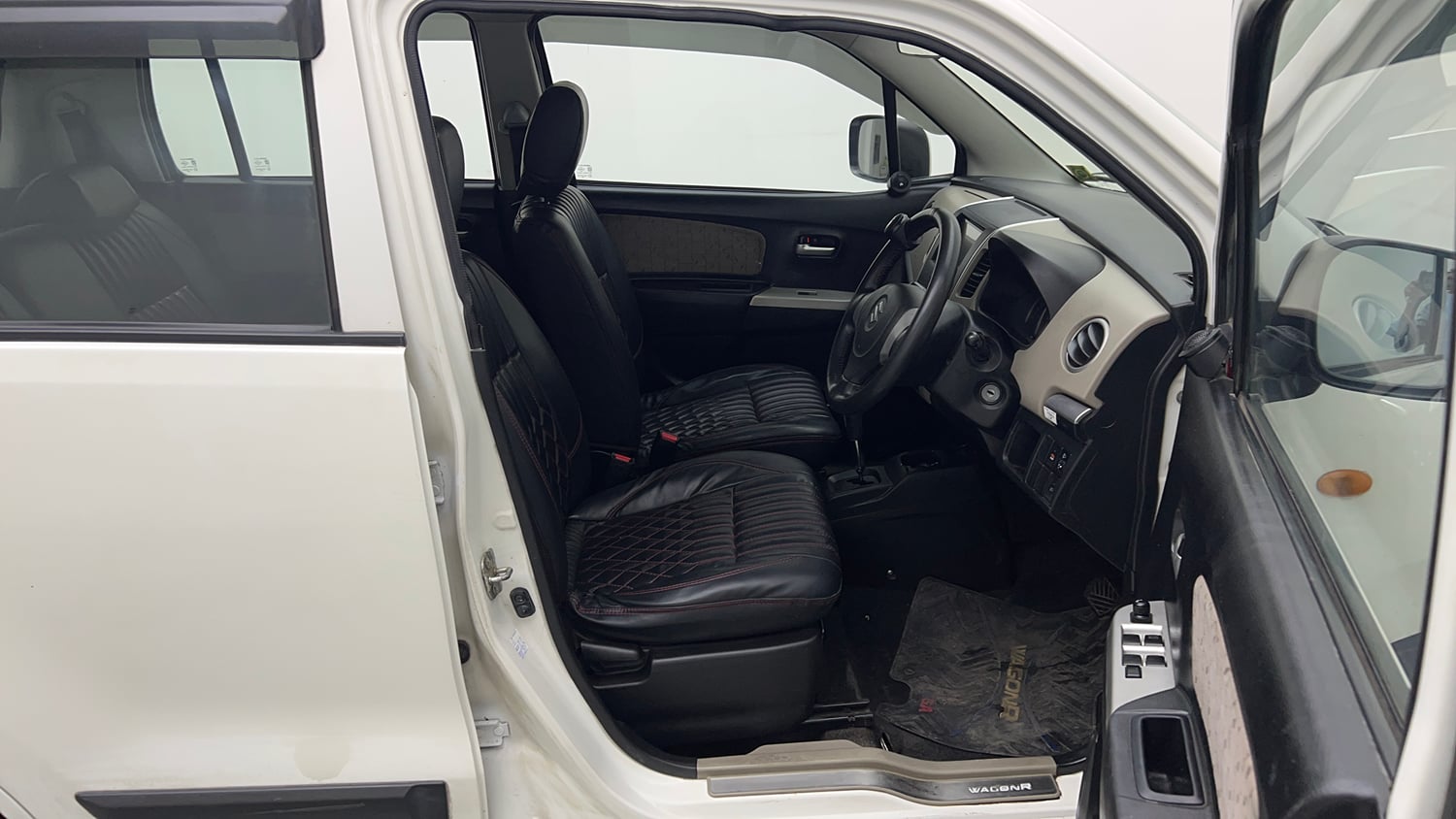 Used 2016 Maruti Suzuki Wagon R 1.0 VXI AMT Petrol Automatic interior RIGHT SIDE FRONT DOOR CABIN VIEW