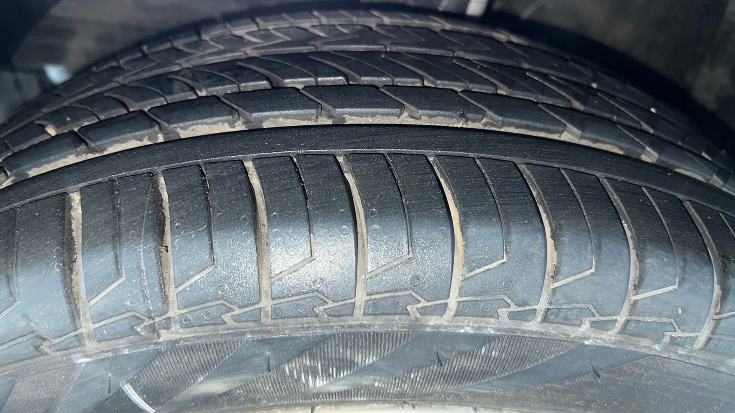 Used 2016 Maruti Suzuki Baleno Zeta 1.2 AT Petrol Automatic tyres LEFT FRONT TYRE TREAD VIEW