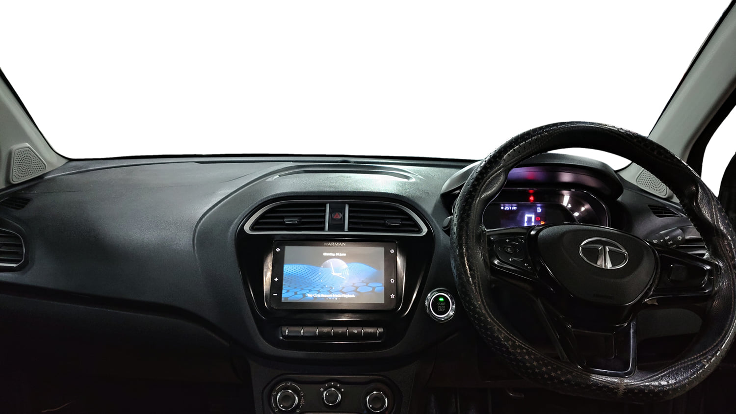 Used 2022 Tata Tiago NRG XZ MT Petrol Manual interior DASHBOARD VIEW