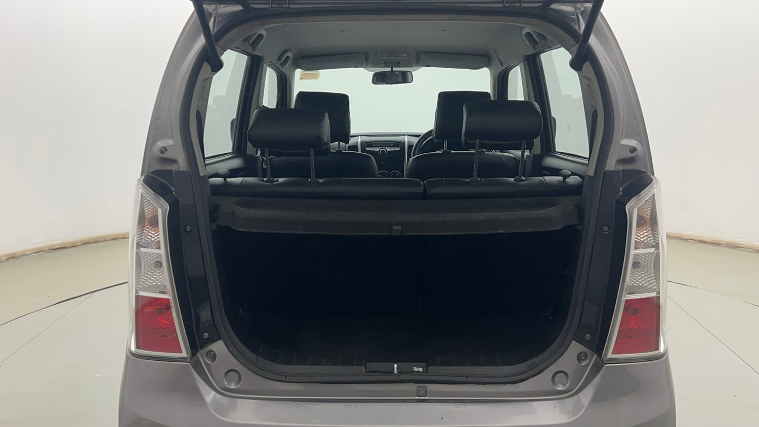Used 2013 Maruti Suzuki Wagon R Stingray VXi Petrol Manual interior DICKY INSIDE VIEW