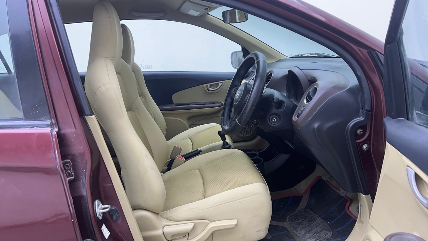 Used 2013 Honda Amaze 1.2 VX i-VTEC Petrol Manual interior RIGHT SIDE FRONT DOOR CABIN VIEW