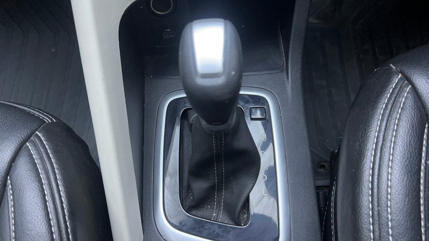 Used 2021 Nissan Magnite XV Turbo CVT Petrol Automatic interior GEAR  KNOB VIEW