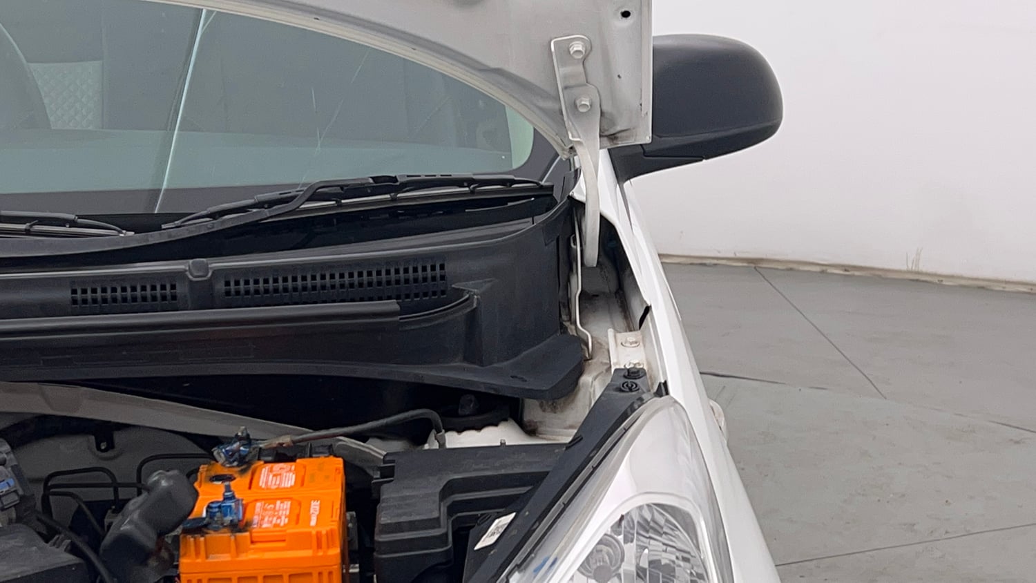 Used 2022 Hyundai Santro Era Executive Petrol Manual engine ENGINE LEFT SIDE HINGE & APRON VIEW