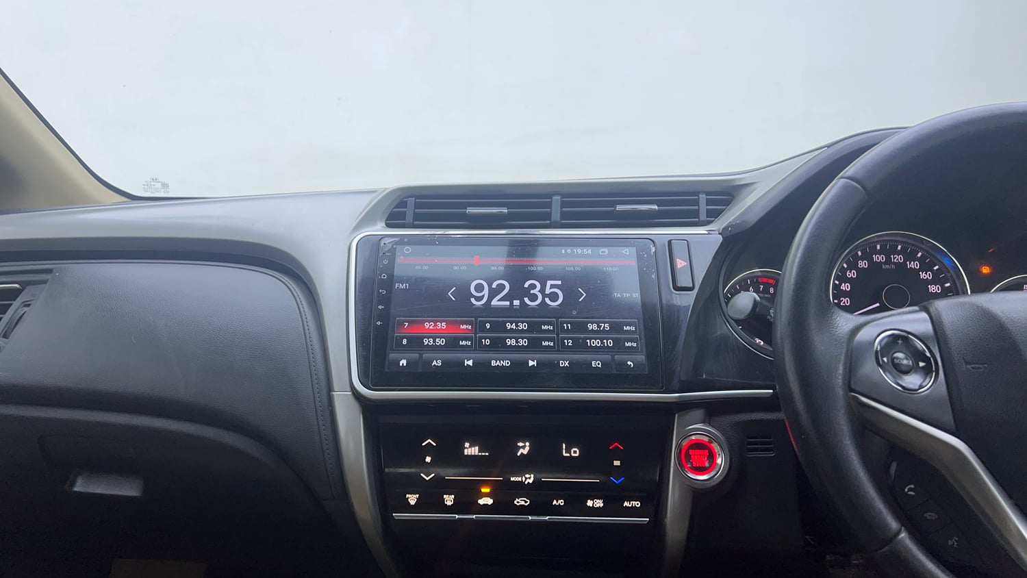 Used 2017 Honda City VX CVT Petrol Petrol Automatic interior MUSIC SYSTEM & AC CONTROL VIEW
