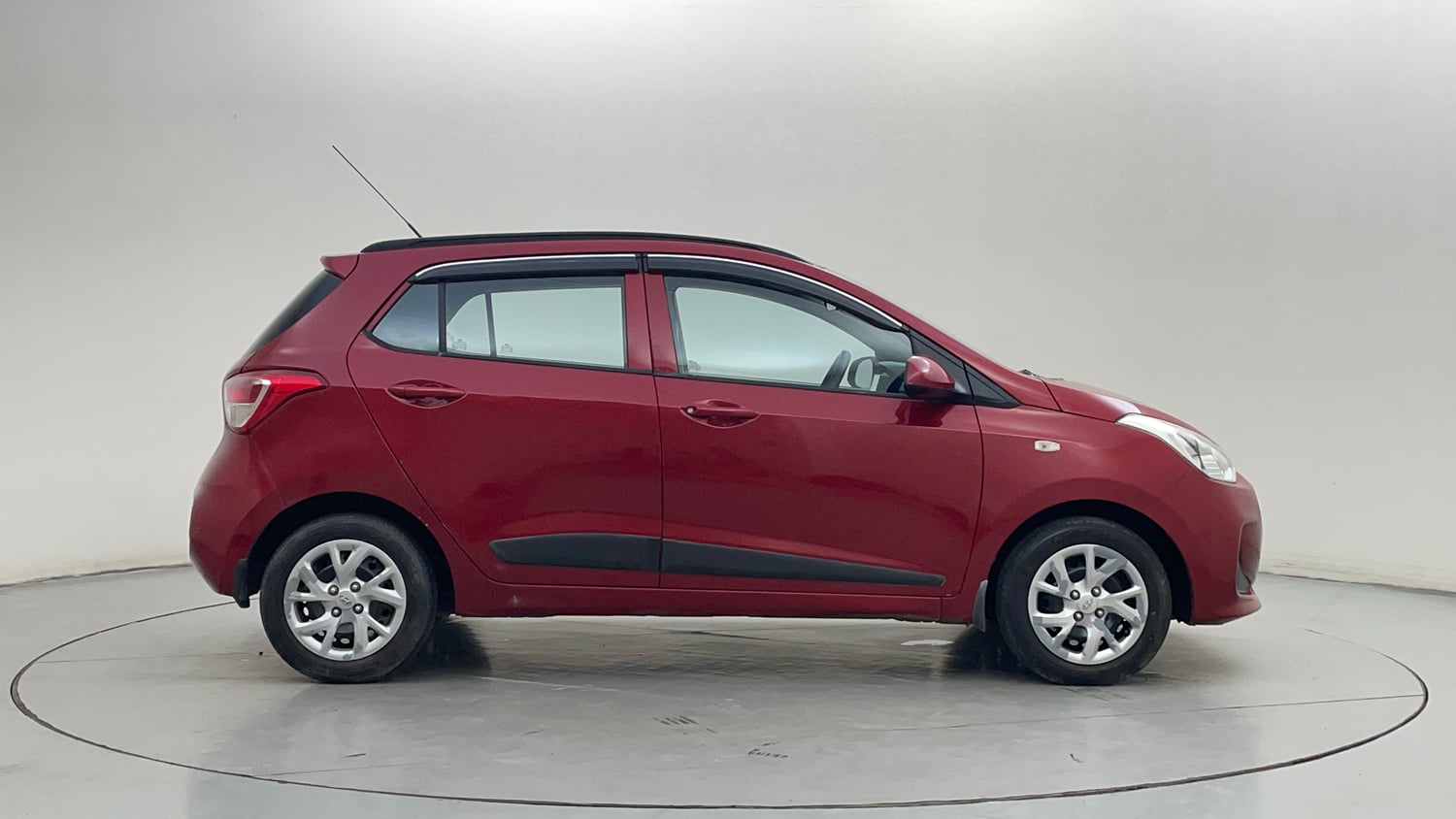 Used 2019 Hyundai Grand i10 Magna 1.2 Kappa VTVT Petrol Manual exterior RIGHT SIDE VIEW