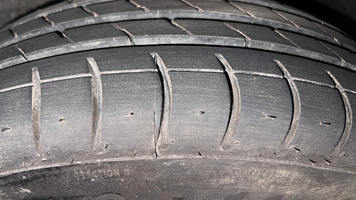Used 2022 Renault Kwid RXL (O) 0.8 Petrol Manual tyres RIGHT FRONT TYRE TREAD VIEW