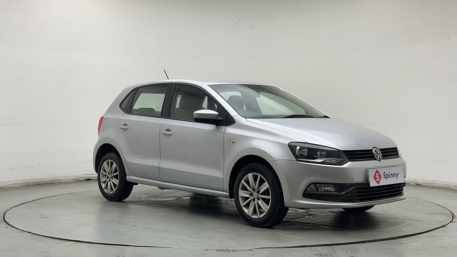 Used 2014 Volkswagen Polo Highline1.2L (P) Petrol Manual exterior RIGHT FRONT CORNER VIEW