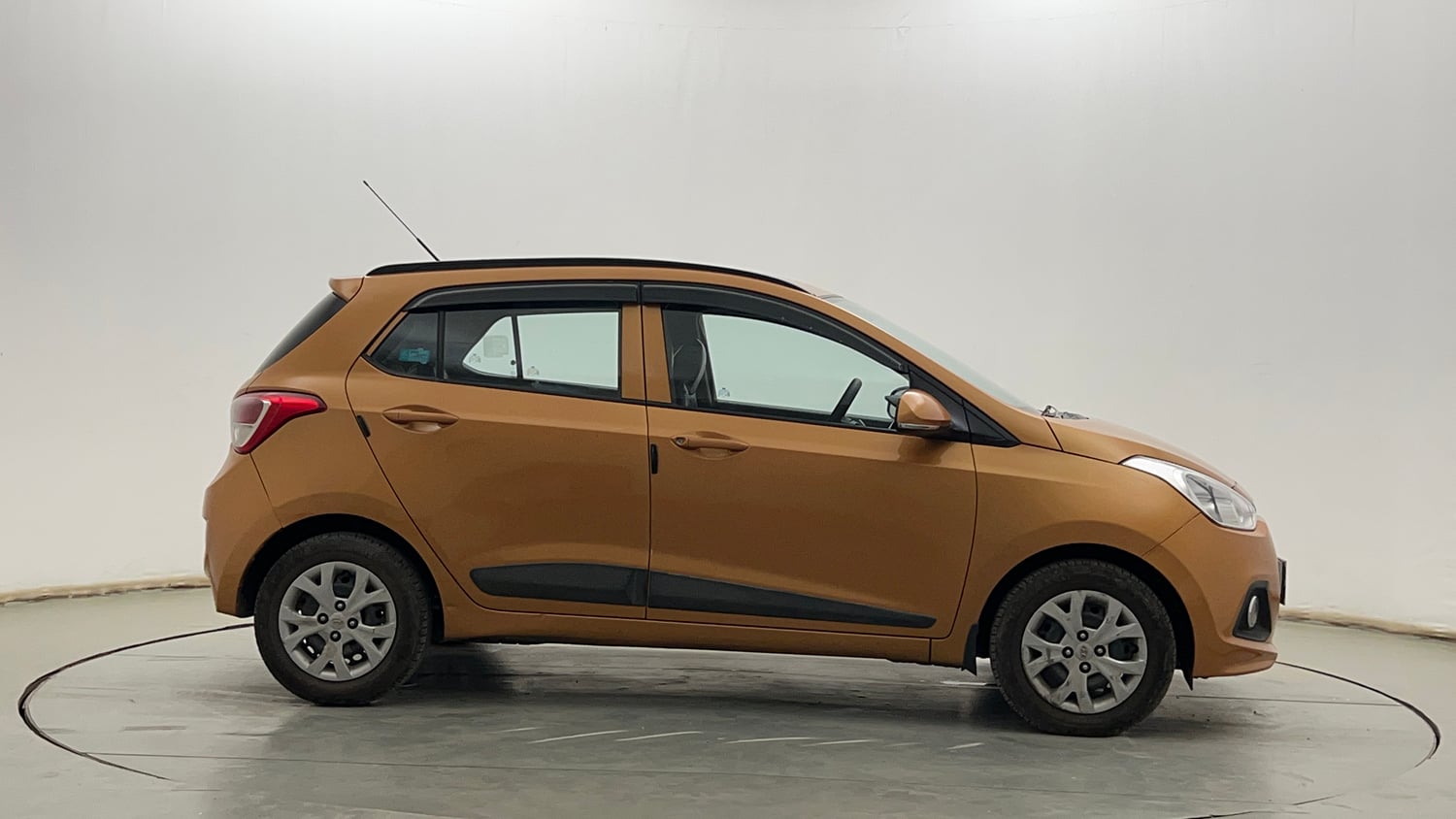 Used 2015 Hyundai Grand i10 Sportz 1.2 Kappa VTVT Petrol Manual exterior RIGHT SIDE VIEW
