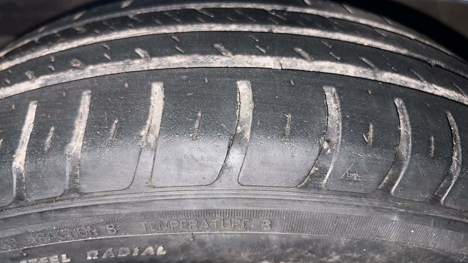 Used 2019 Maruti Suzuki Swift VXi AMT Petrol Automatic tyres LEFT FRONT TYRE TREAD VIEW