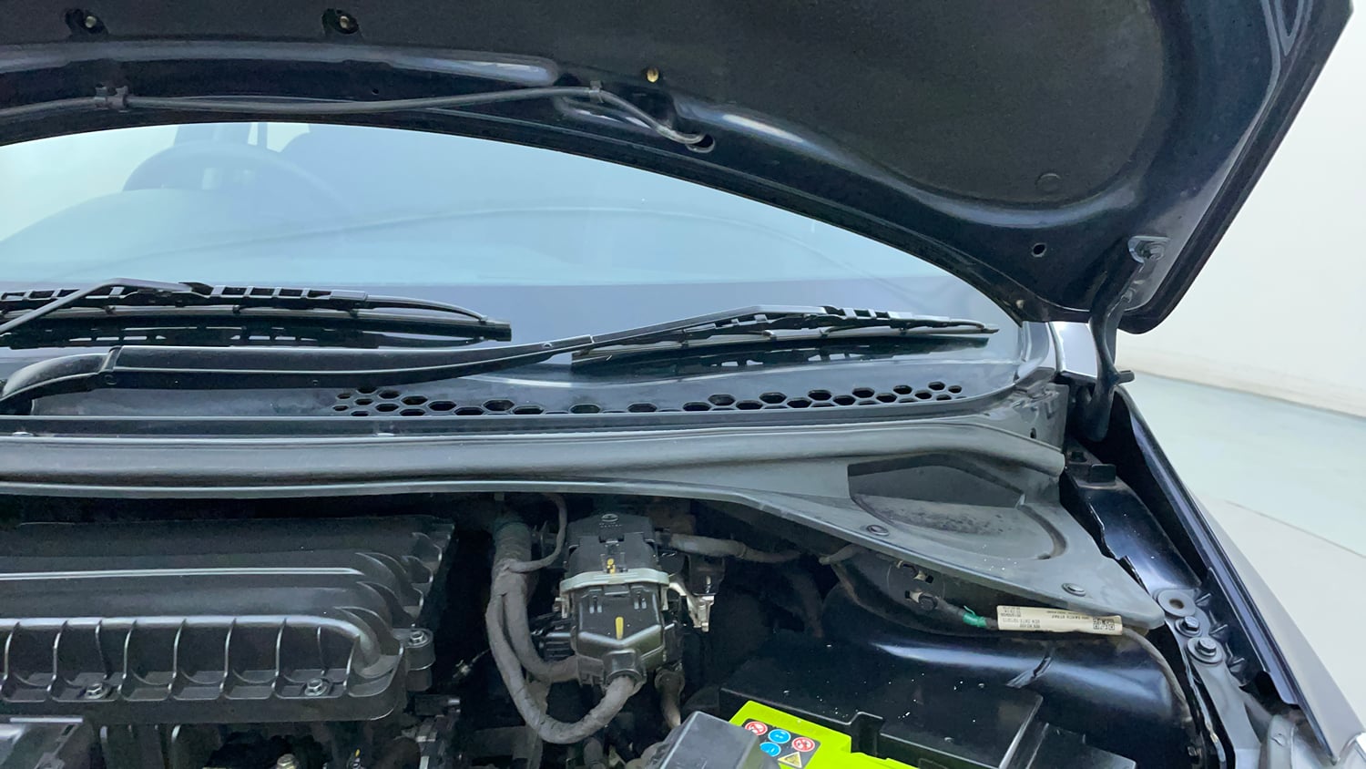 Used 2019 Tata Tigor Revotron XZA+ Petrol Automatic engine ENGINE LEFT SIDE HINGE & APRON VIEW