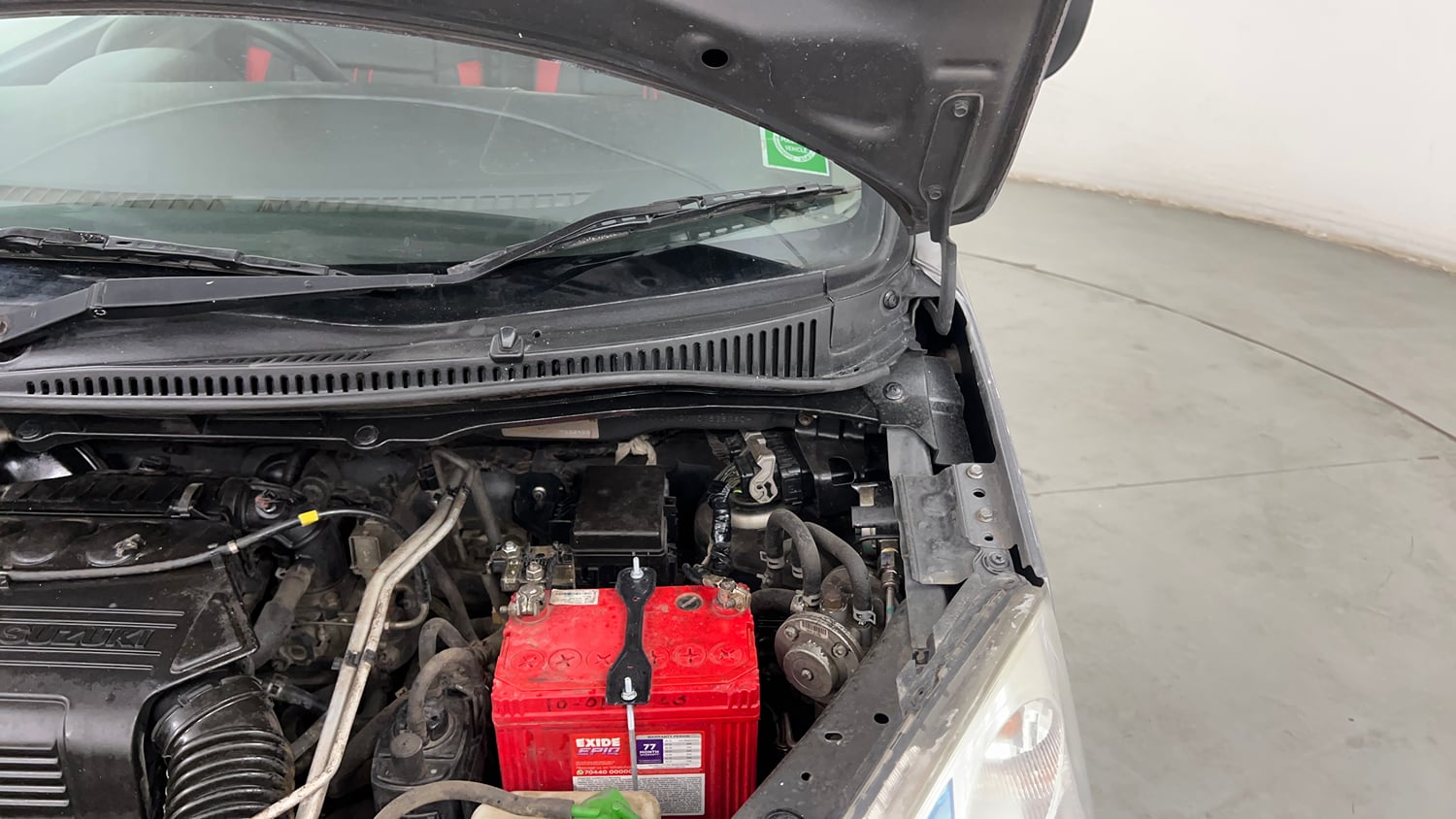 Used 2017 Maruti Suzuki Wagon R LXI CNG Cng Manual engine ENGINE LEFT SIDE HINGE & APRON VIEW