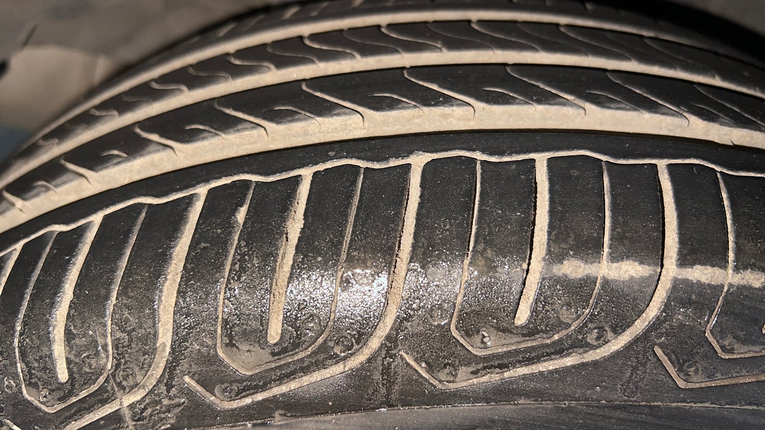 Used 2016 Honda Amaze 1.2 S AT i-VTEC Petrol Automatic tyres RIGHT REAR TYRE TREAD VIEW